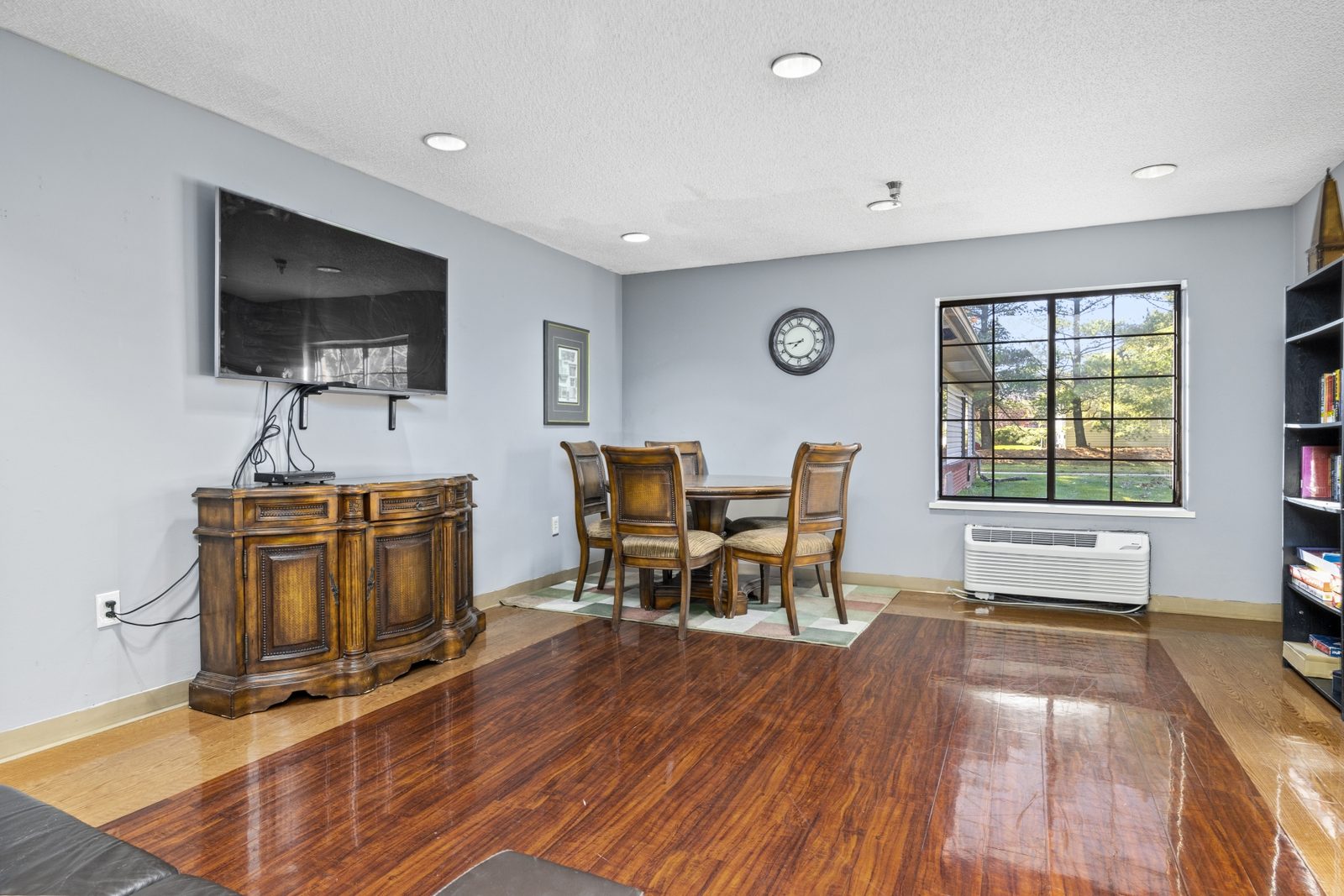 Ridgewood Manor photo 4