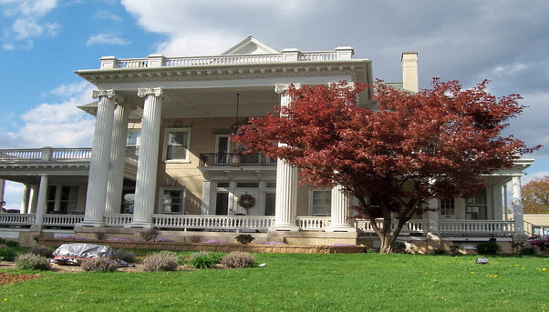 Golden Livingcenter-Mansion