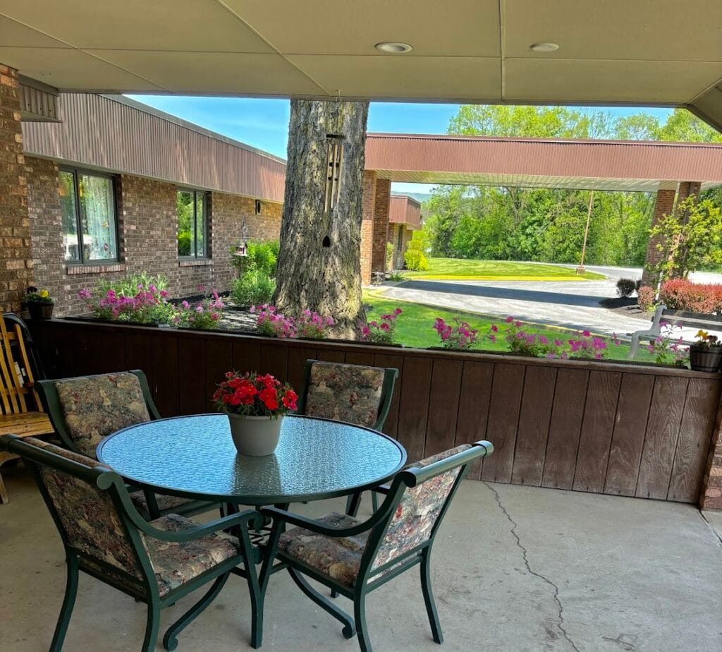 Greenwood Center for Rehabilitation and Nursing photo 2