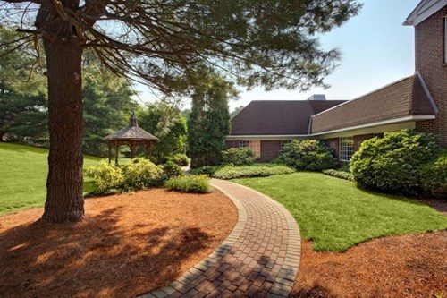 Willowbrooke Court-Lima Estate photo 3