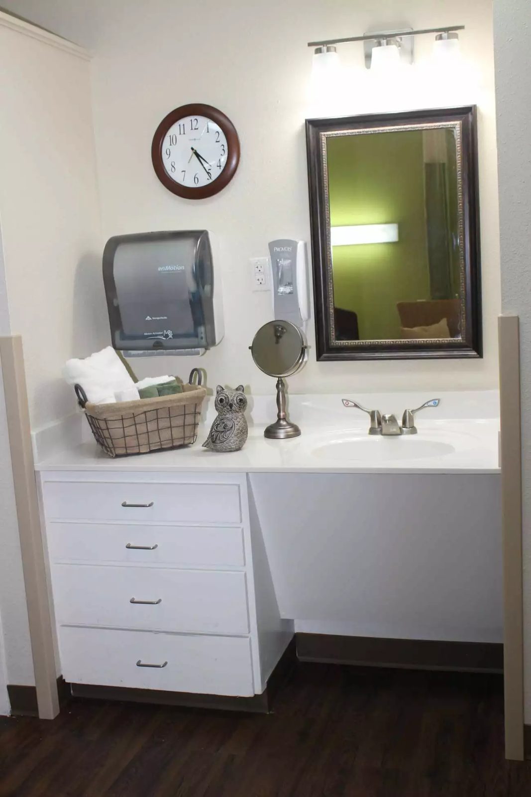 Ebony Lake Nursing and Rehabilitation Center photo 4