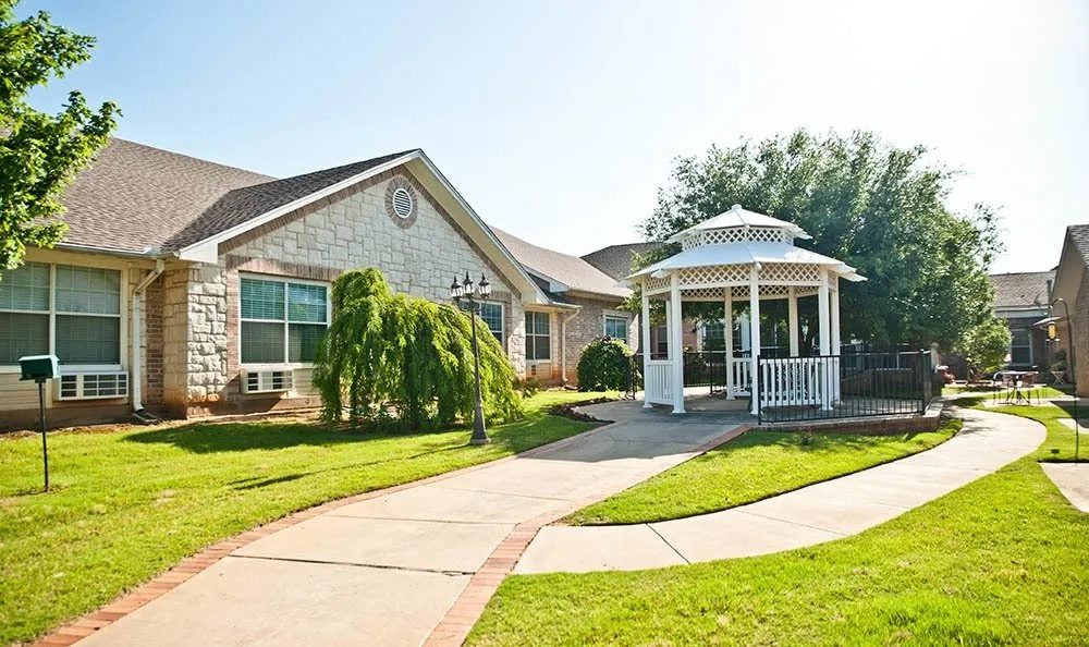 Rambling Oaks Courtyard Extensive Care Community photo 2