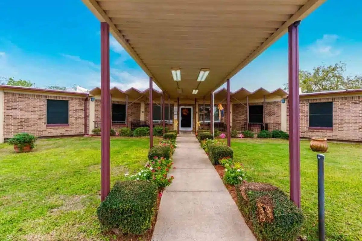 Jourdanton Nursing and Rehabilitation photo 1
