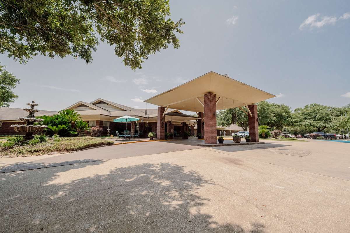 Silsbee Oaks Health Care photo 1