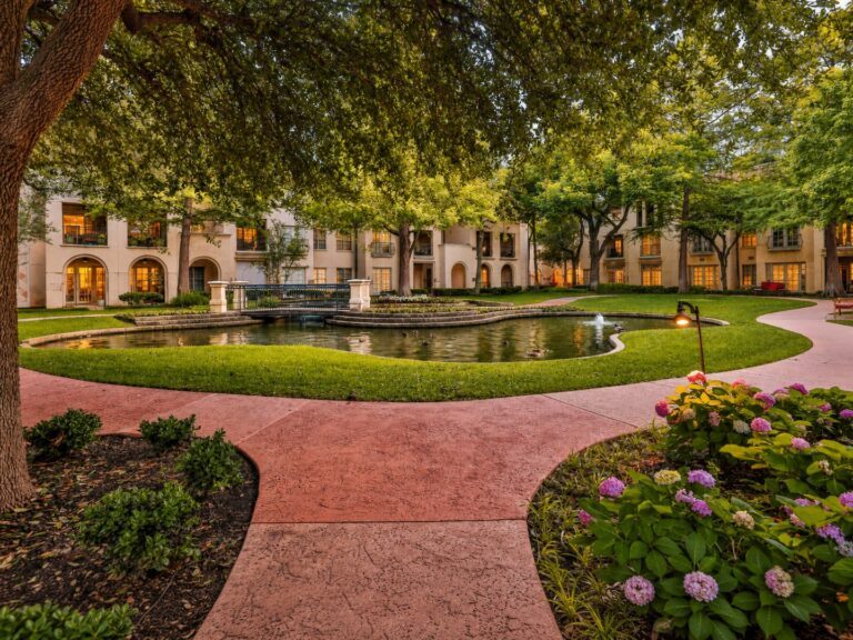 The Plaza at Edgemere photo 4