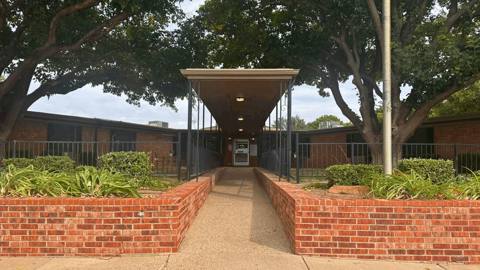 Whisperwood Nursing & Rehabilitation Center photo 1