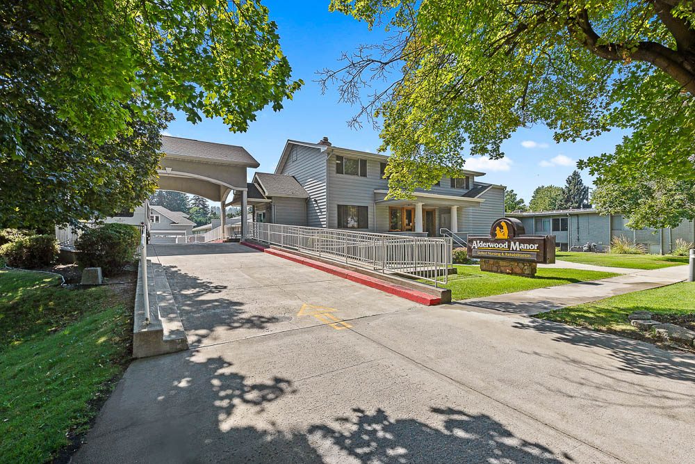 Alderwood Manor photo 2