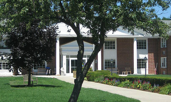 Golden Livingcenter-Colonial Manor