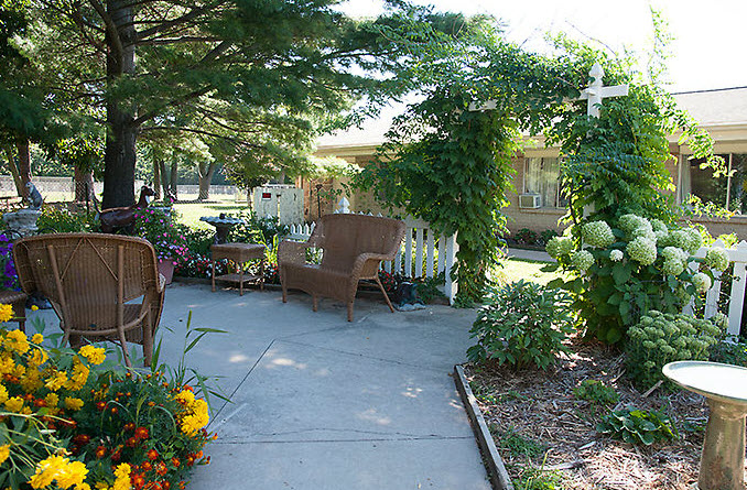 Golden Livingcenter-Village Gardens