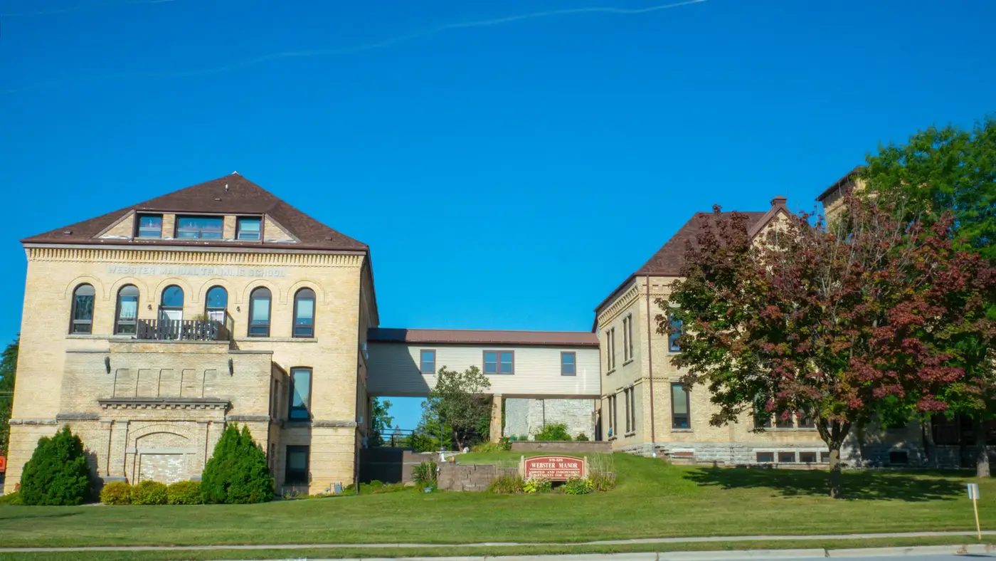 Webster Manor photo 2