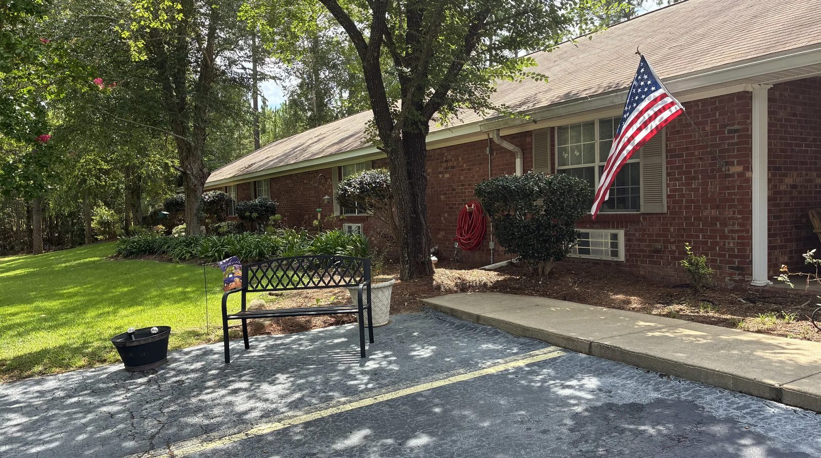 202 Bryant photo 3