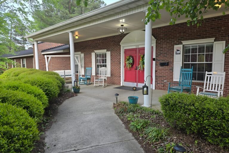 Lawndale Manor photo 3