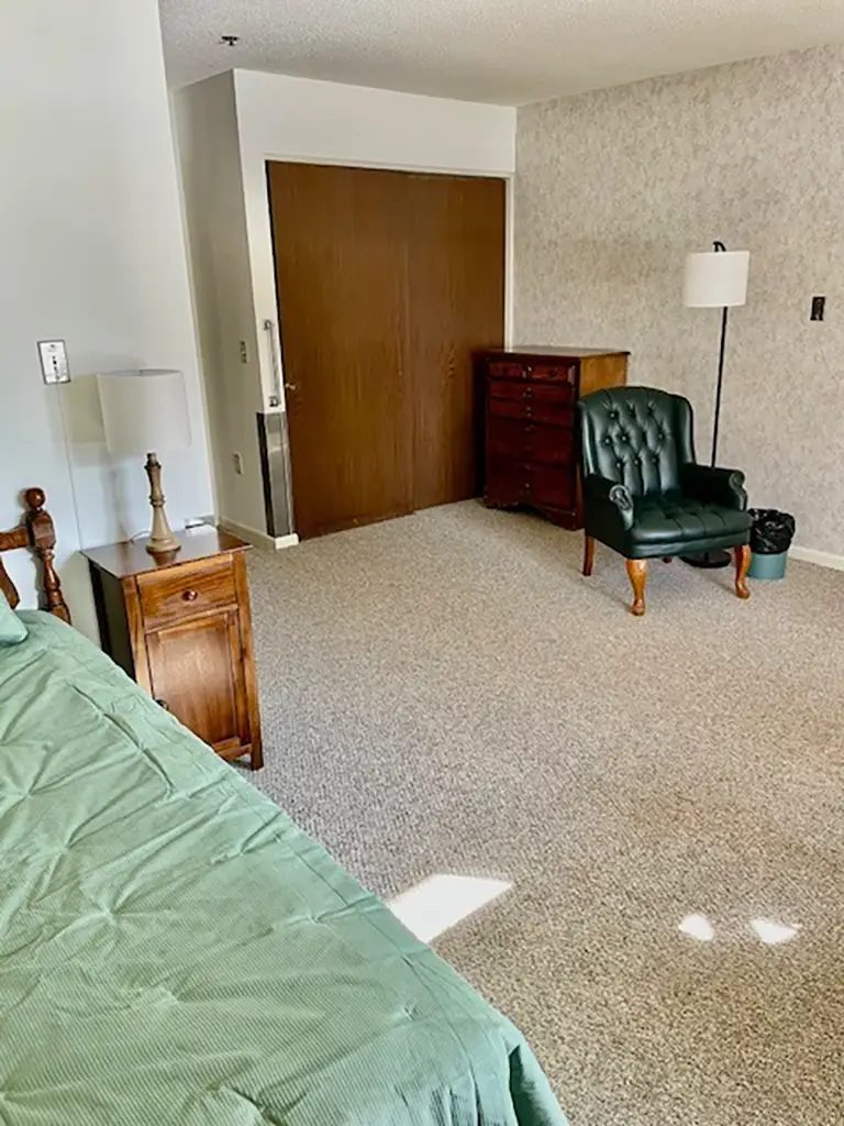 Georgetown Manor - East photo 3