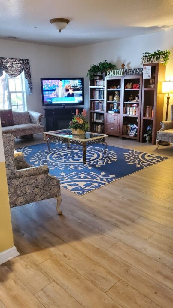 Royal Oaks Manor photo 3