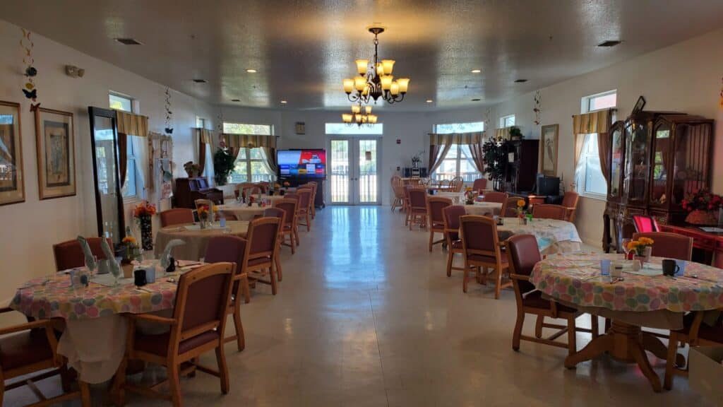 Royal Oaks Manor photo 4