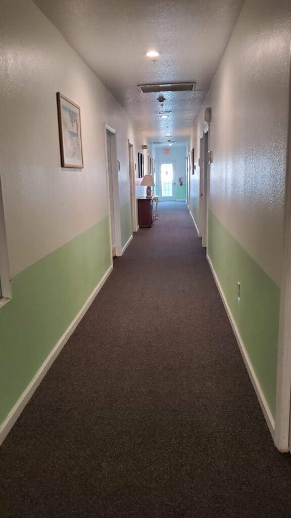 Royal Oaks Manor photo 5