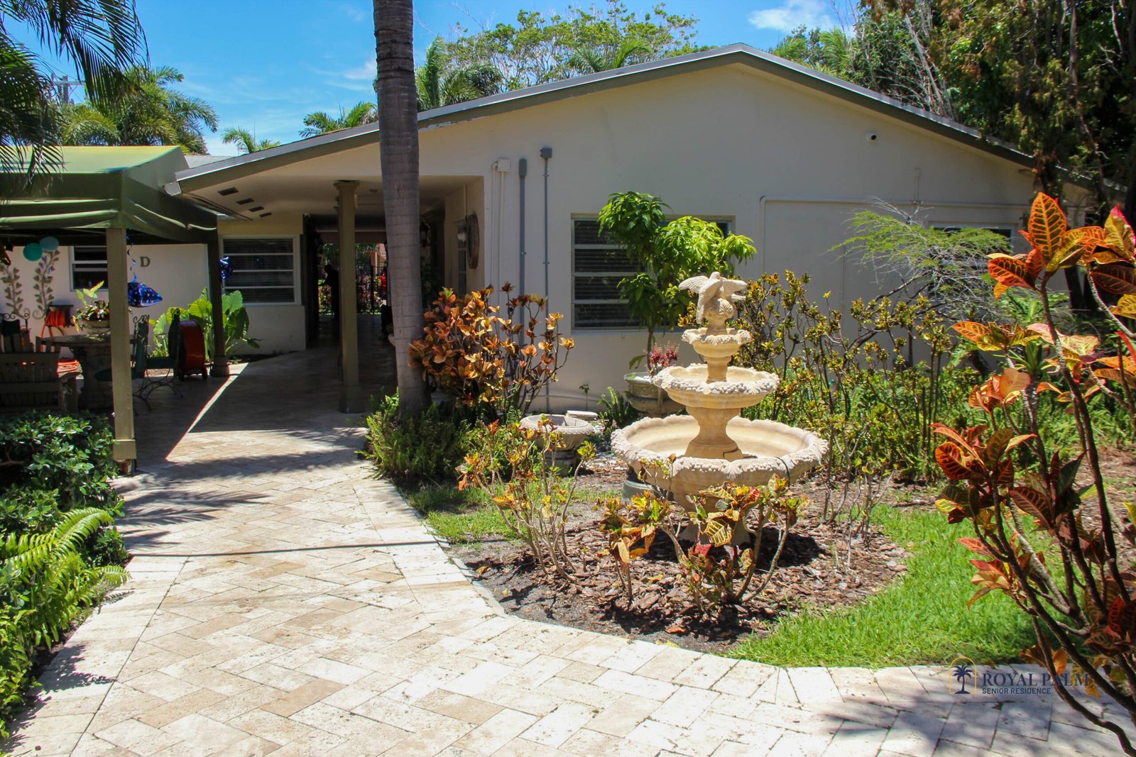 Royal Palm Senior Residence photo 1