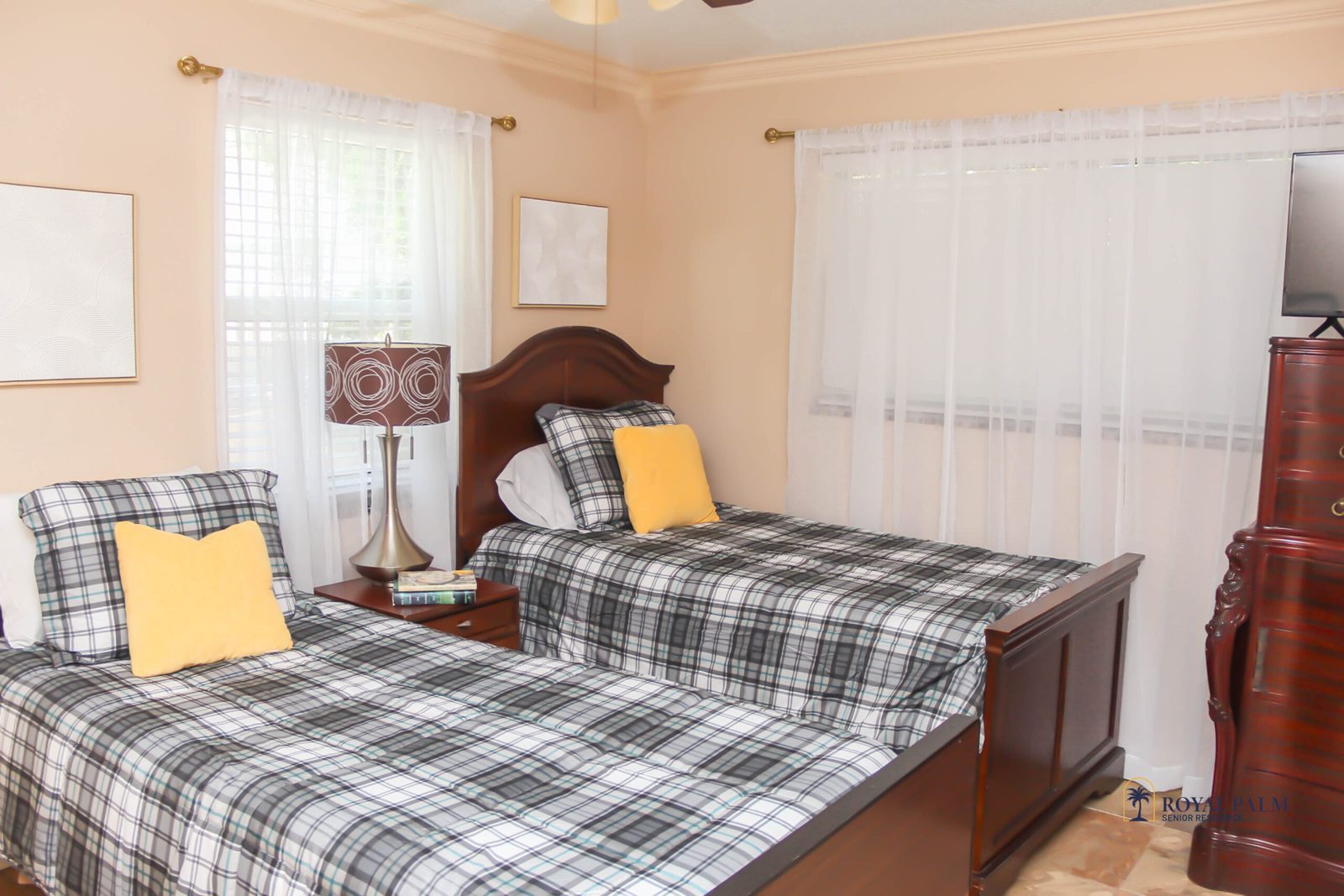 Royal Palm Senior Residence photo 2