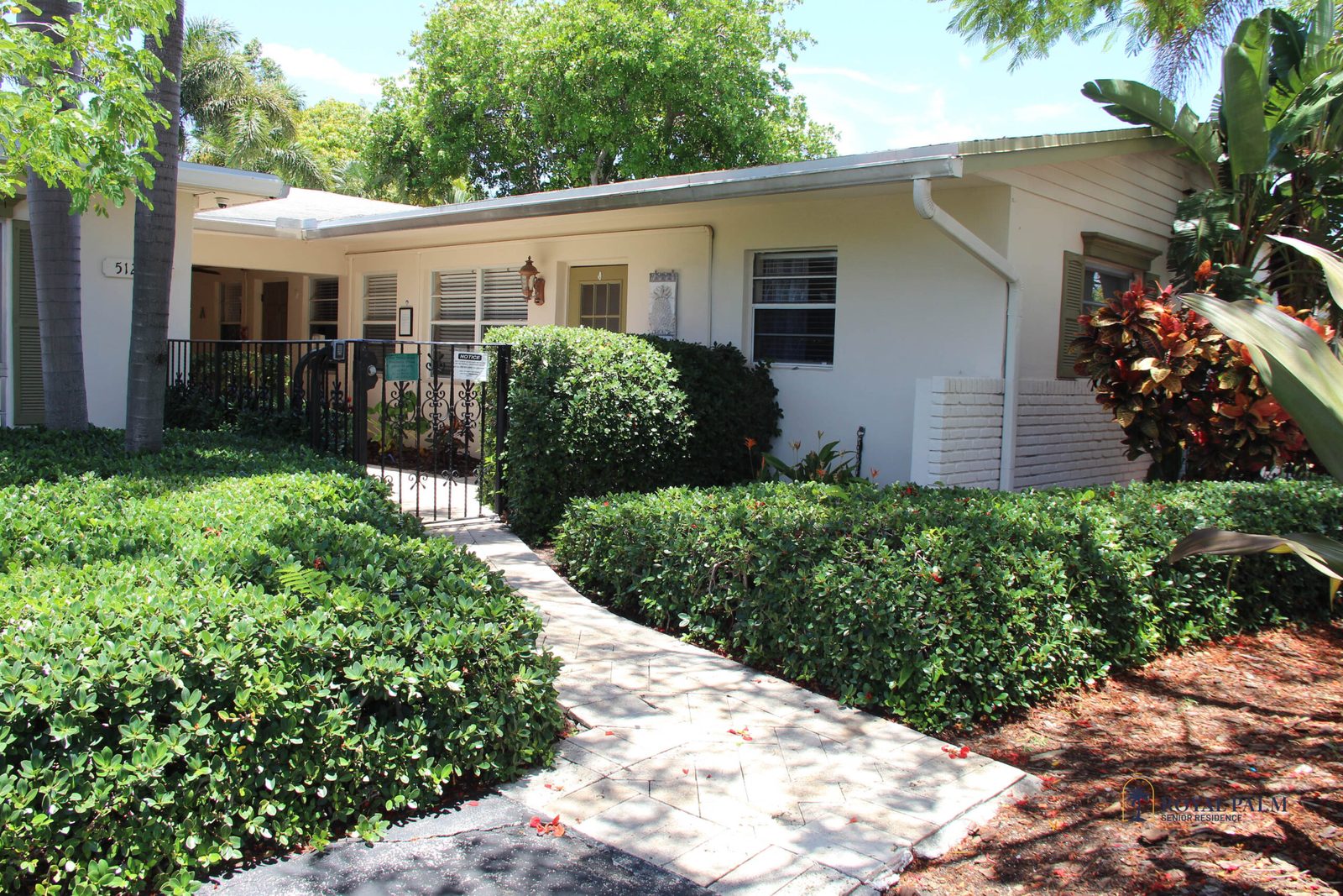 Royal Palm Senior Residence photo 3