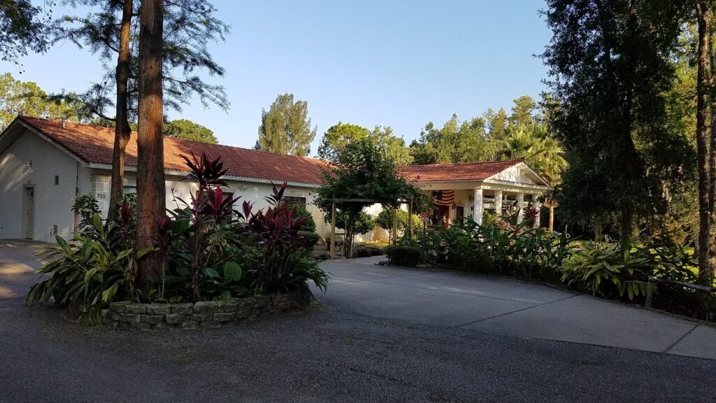 East Lake Manor photo 4