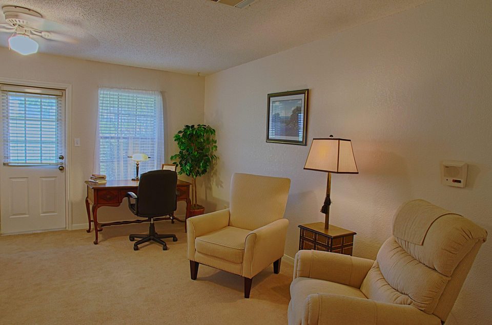 Gemstone Senior Living at Marble Falls photo 3