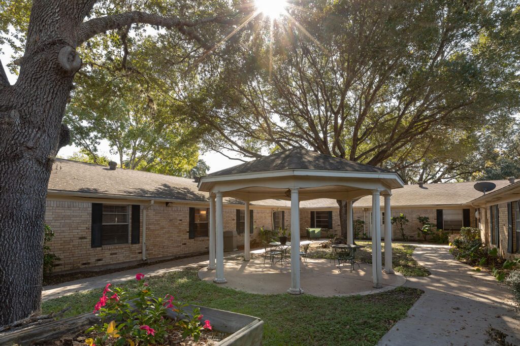 Columbus Oaks Healthcare Community photo 1