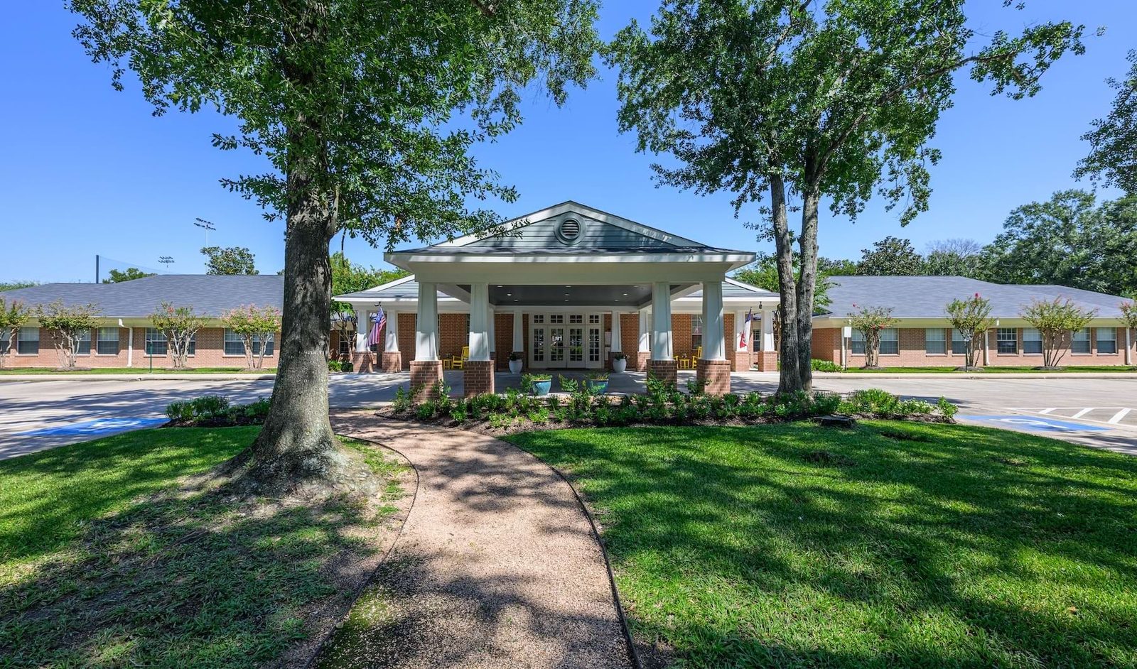 The Auberge at Sugarland a Memory Care Community photo 2
