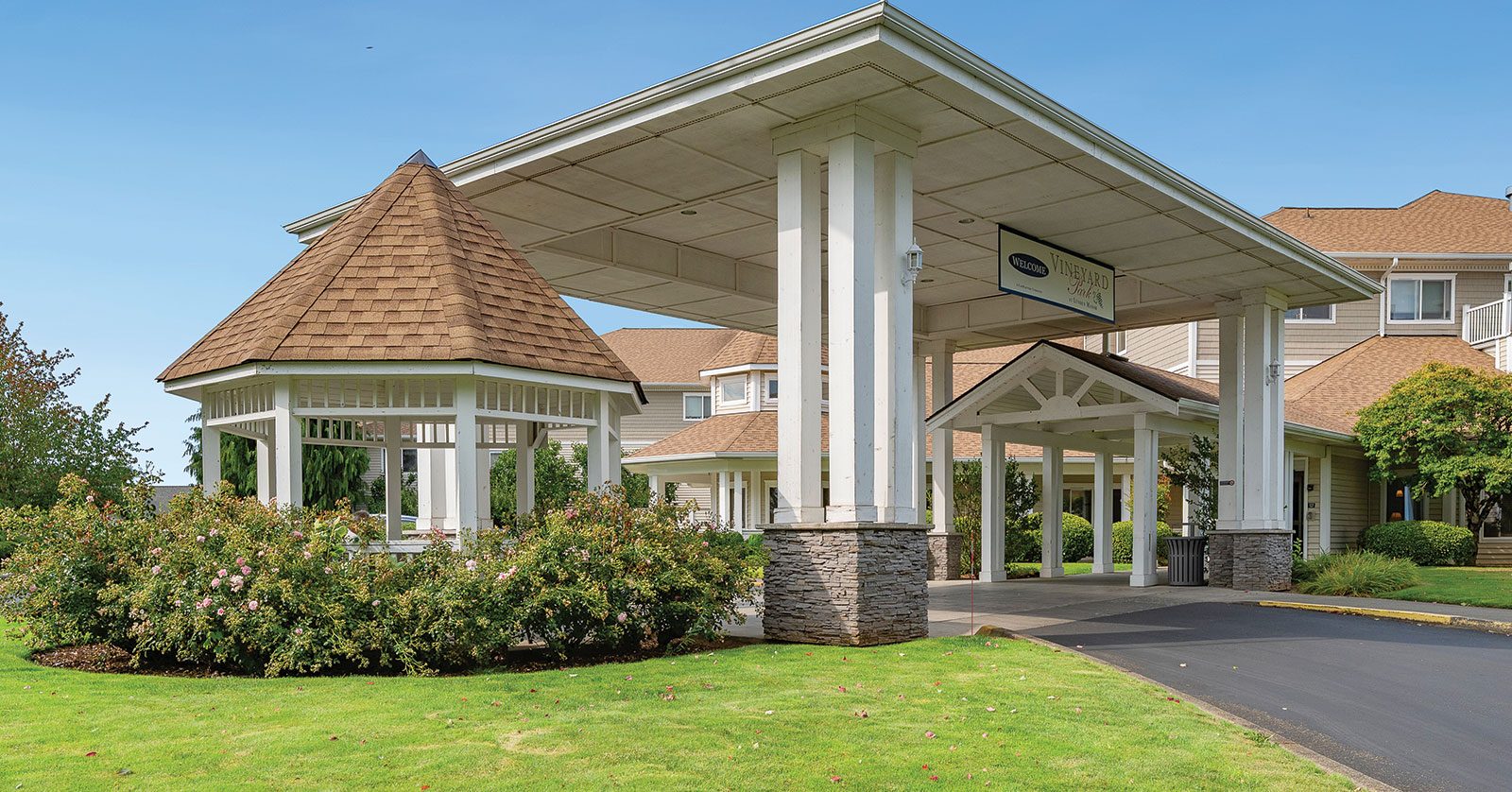 Lynden Manor photo 1