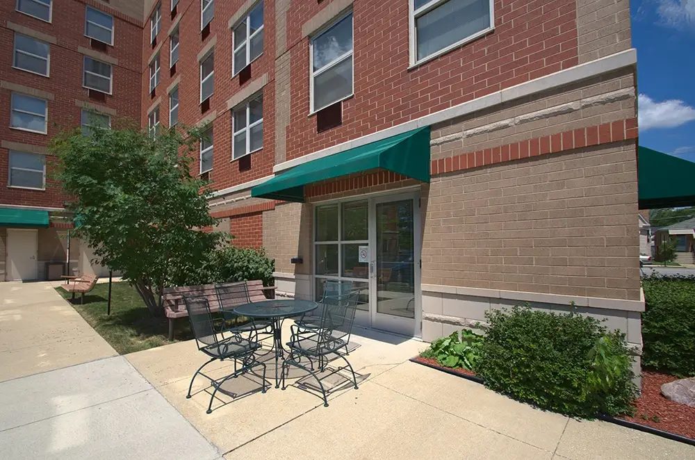 Senior Suites of Jefferson Park photo 3
