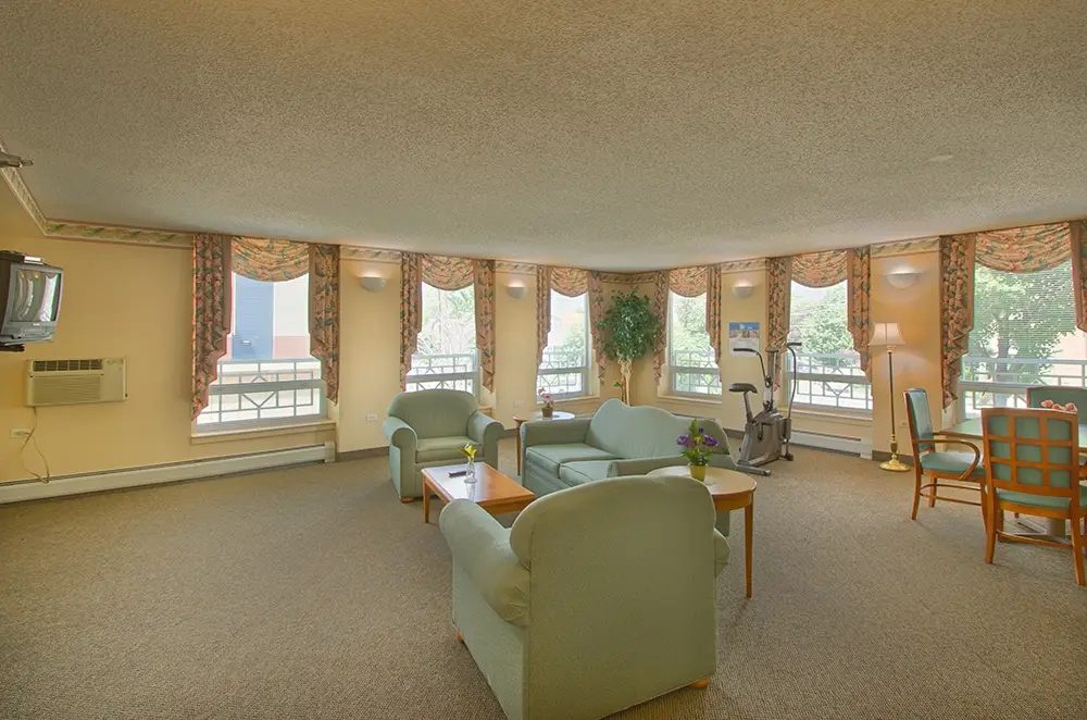 Senior Suites of Jefferson Park photo 4