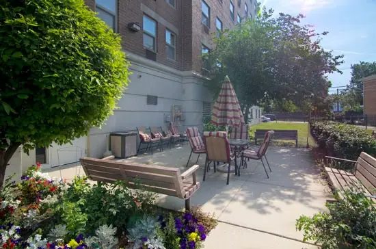 Senior Suites of Belmont Cragin photo 5