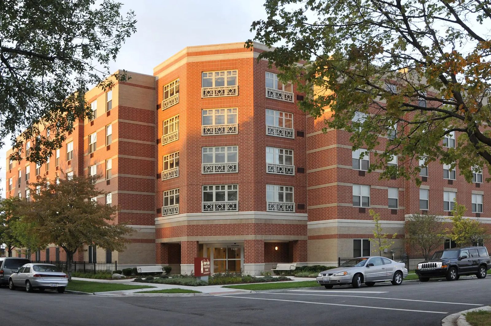 Senior Suites of Marquette Village photo 2