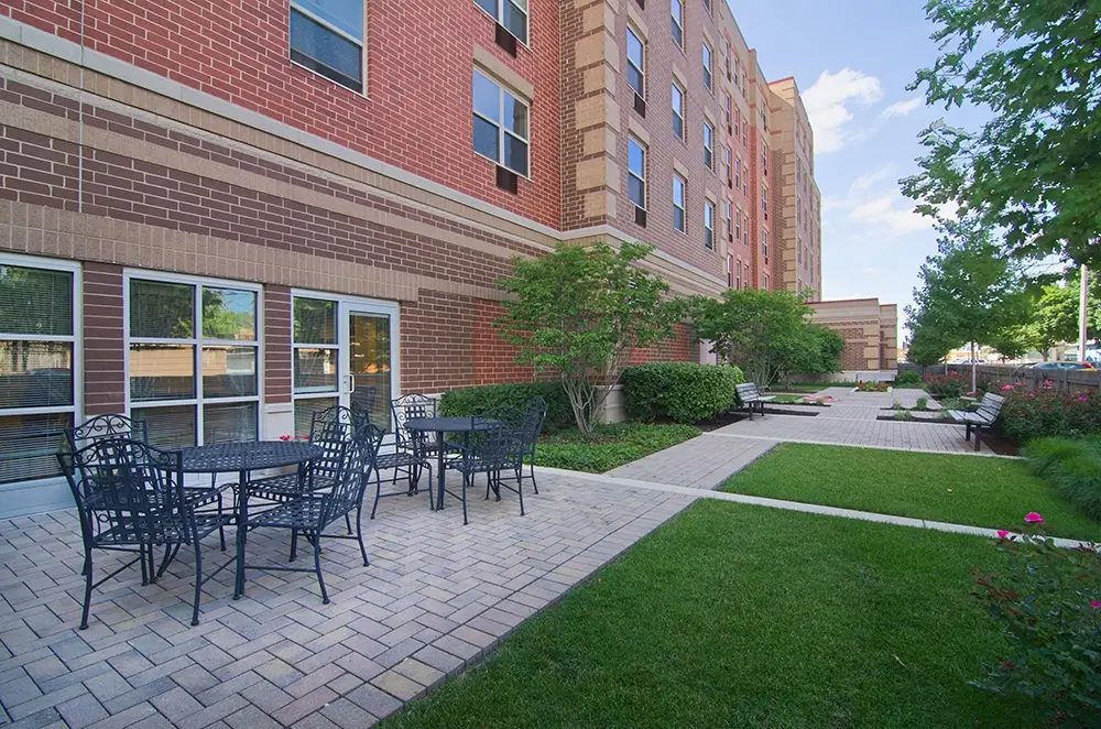 Senior Suites of Kelvyn Park photo 3