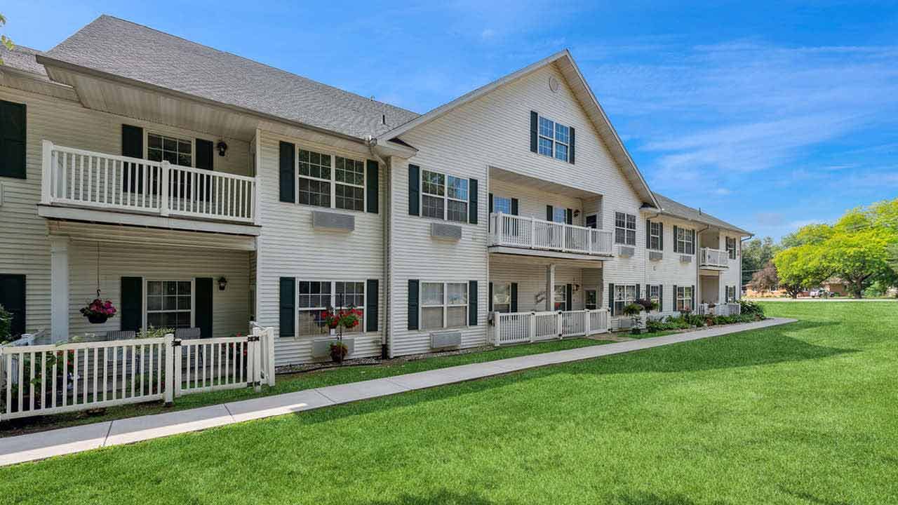 Oak Woods Manor photo 3