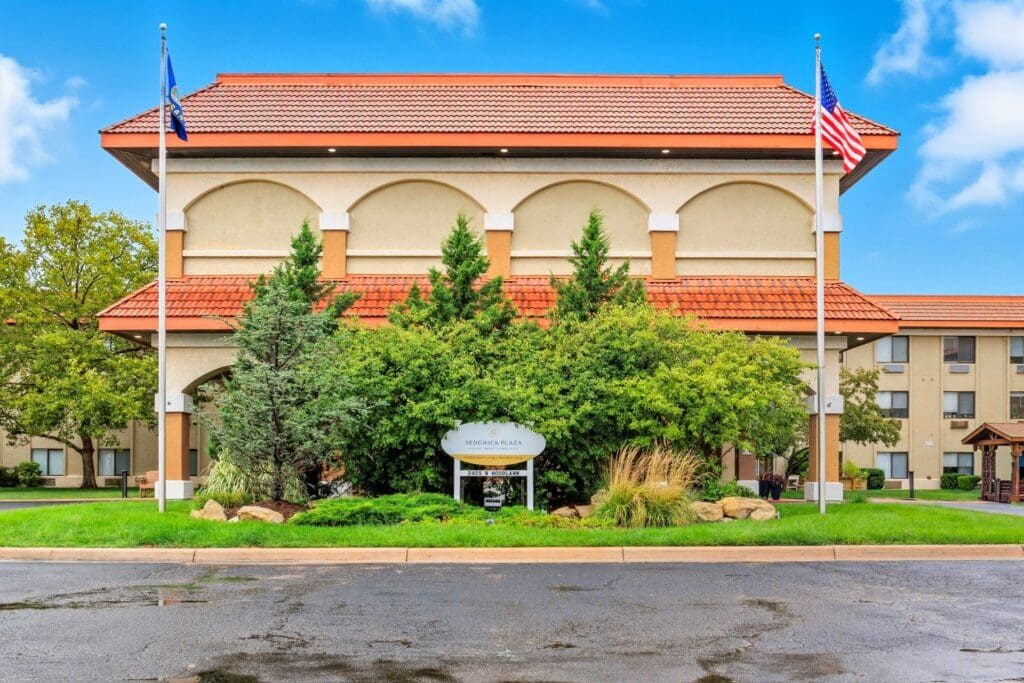 Sedgwick Plaza photo 2