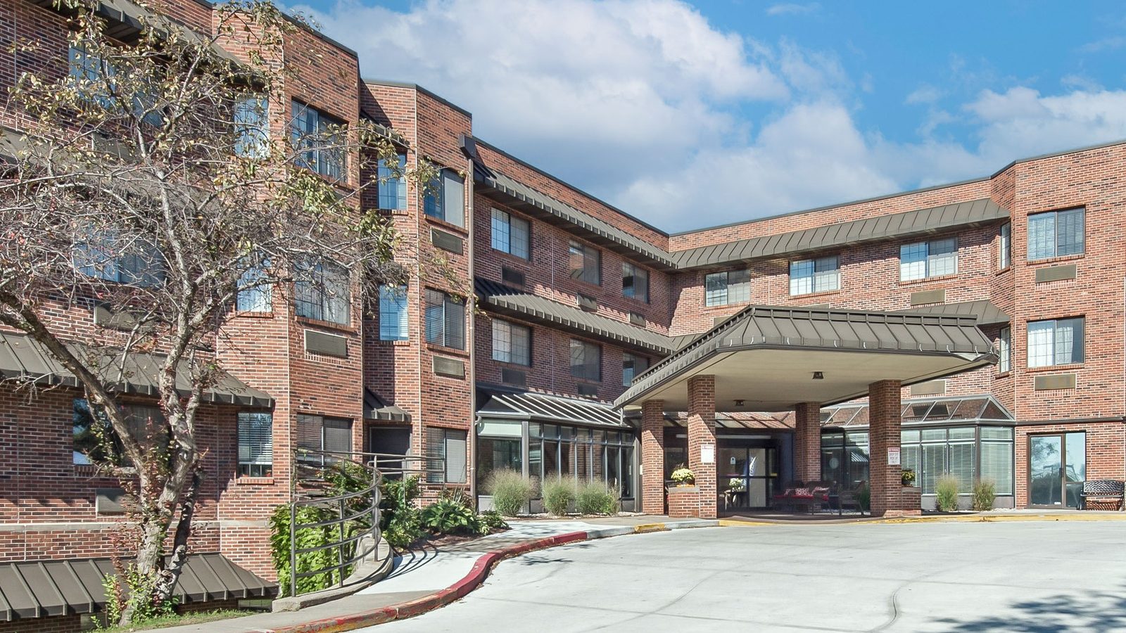 Crown Pointe Retirement Residence photo 2