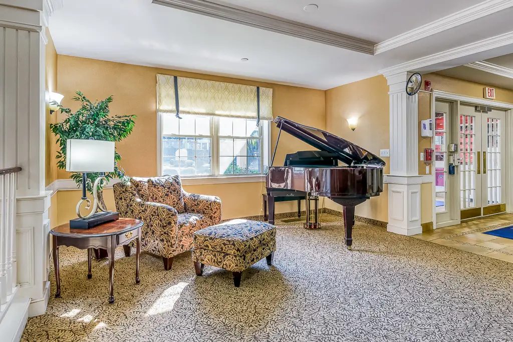 Pacifica Senior Living Victoria Court photo 2