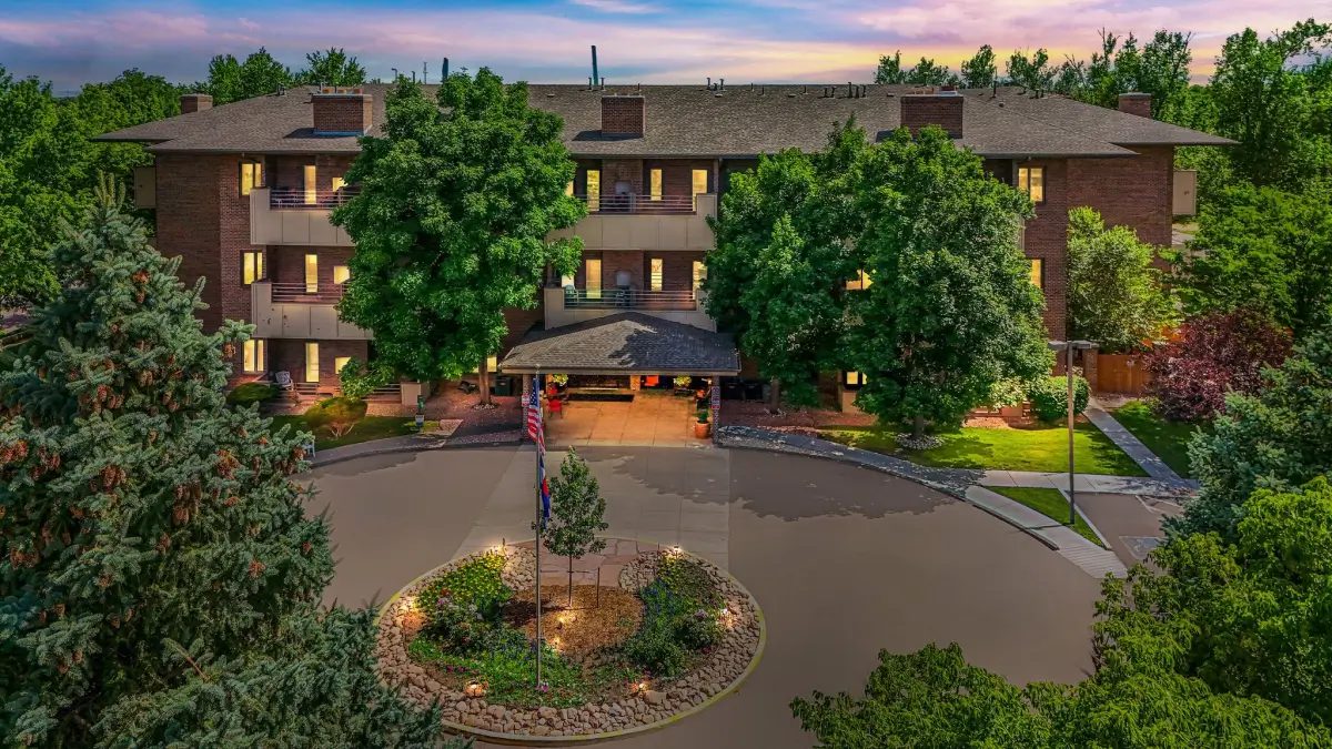 The Courtyard at Lakewood photo 2