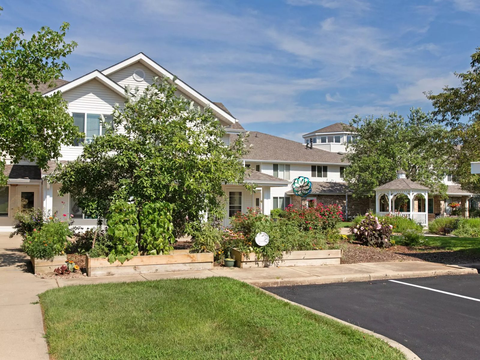 Parkside Court photo 2