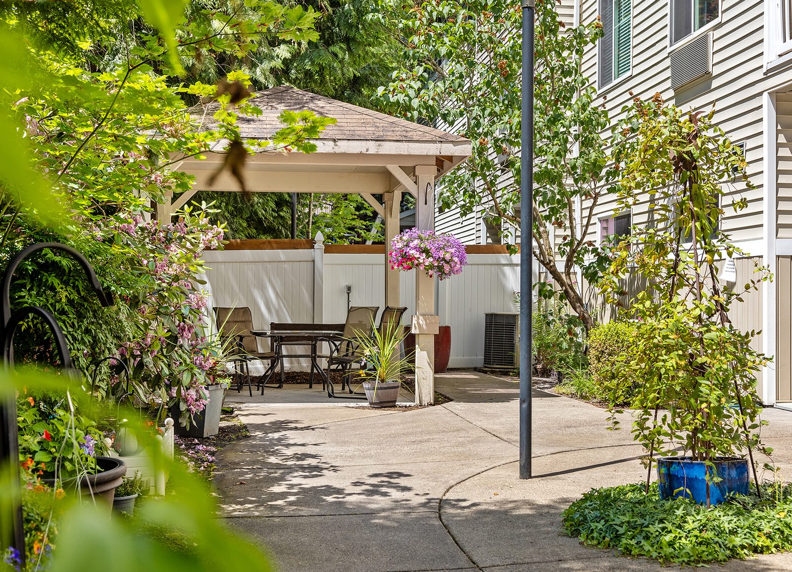 Raleigh Hills Assisted Living photo 1
