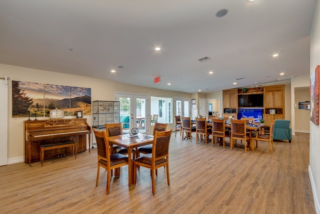 Vista Living Senior Care (Camelback) photo 9