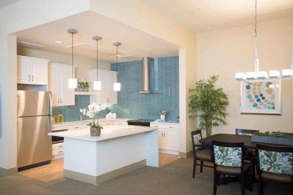 Emerald Court photo 3