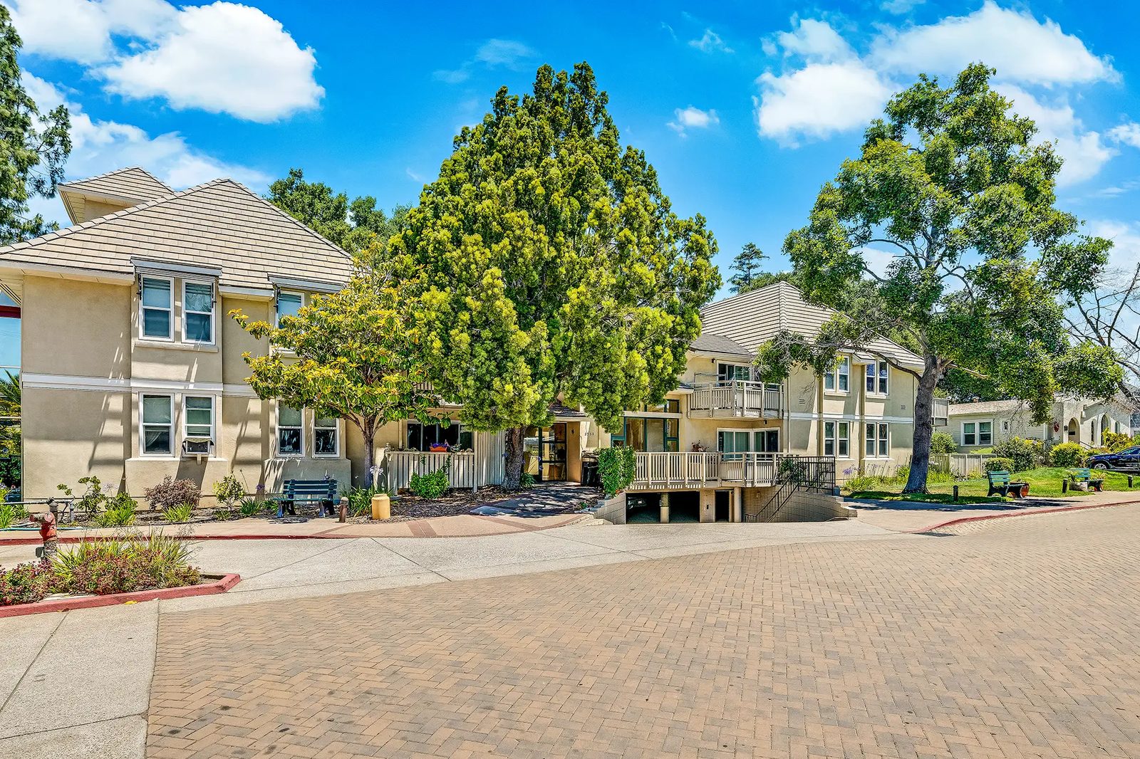Pacifica Senior Living Oakland Heights photo 2
