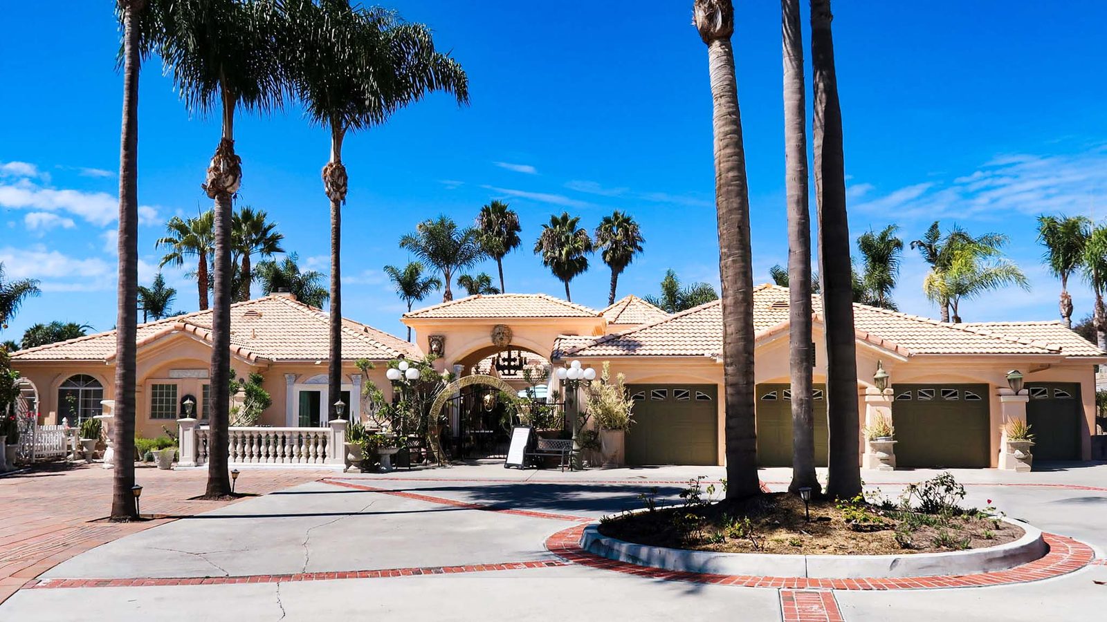 Alta Vista Manor photo 1