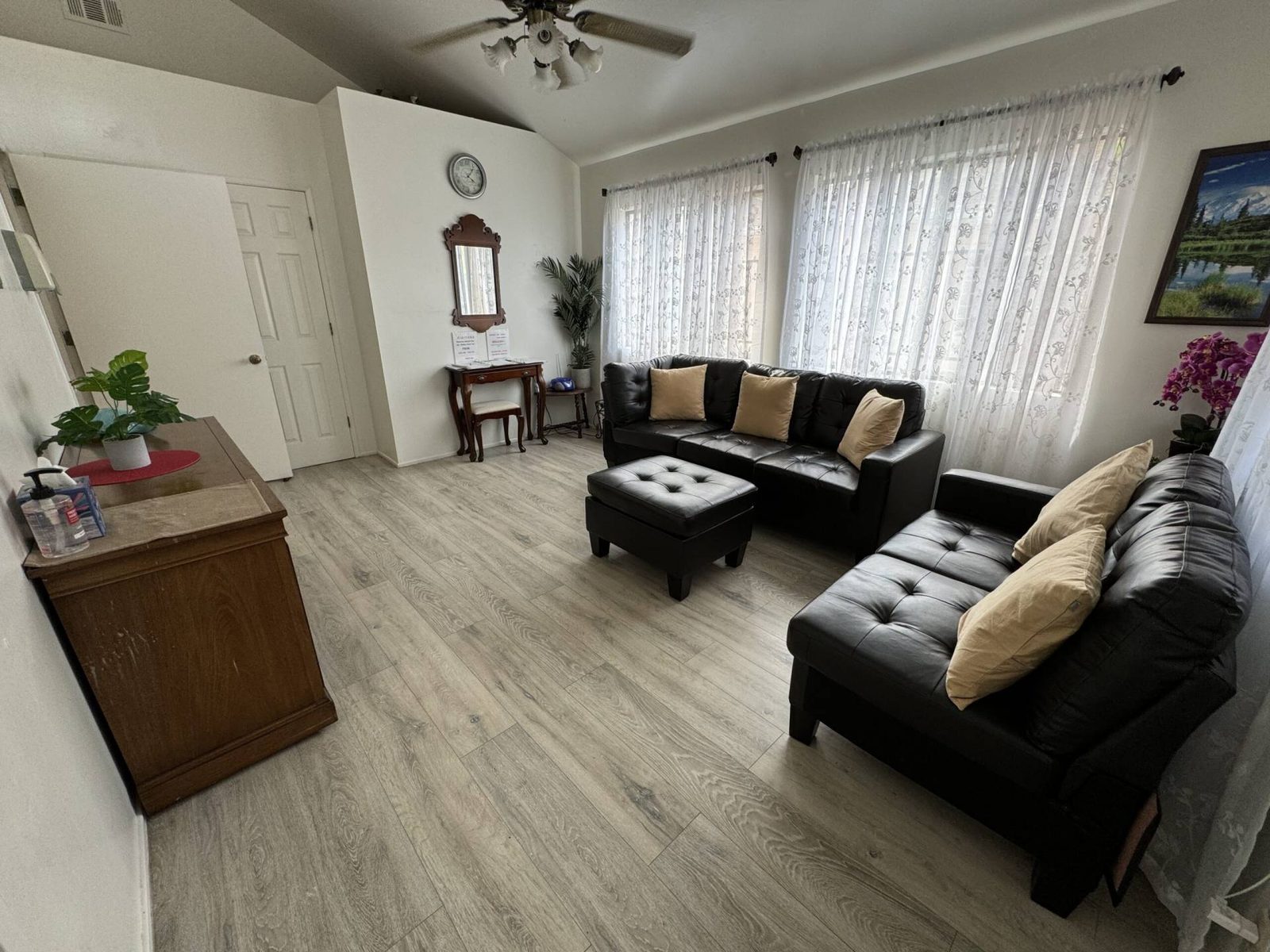 Bentley House photo 3