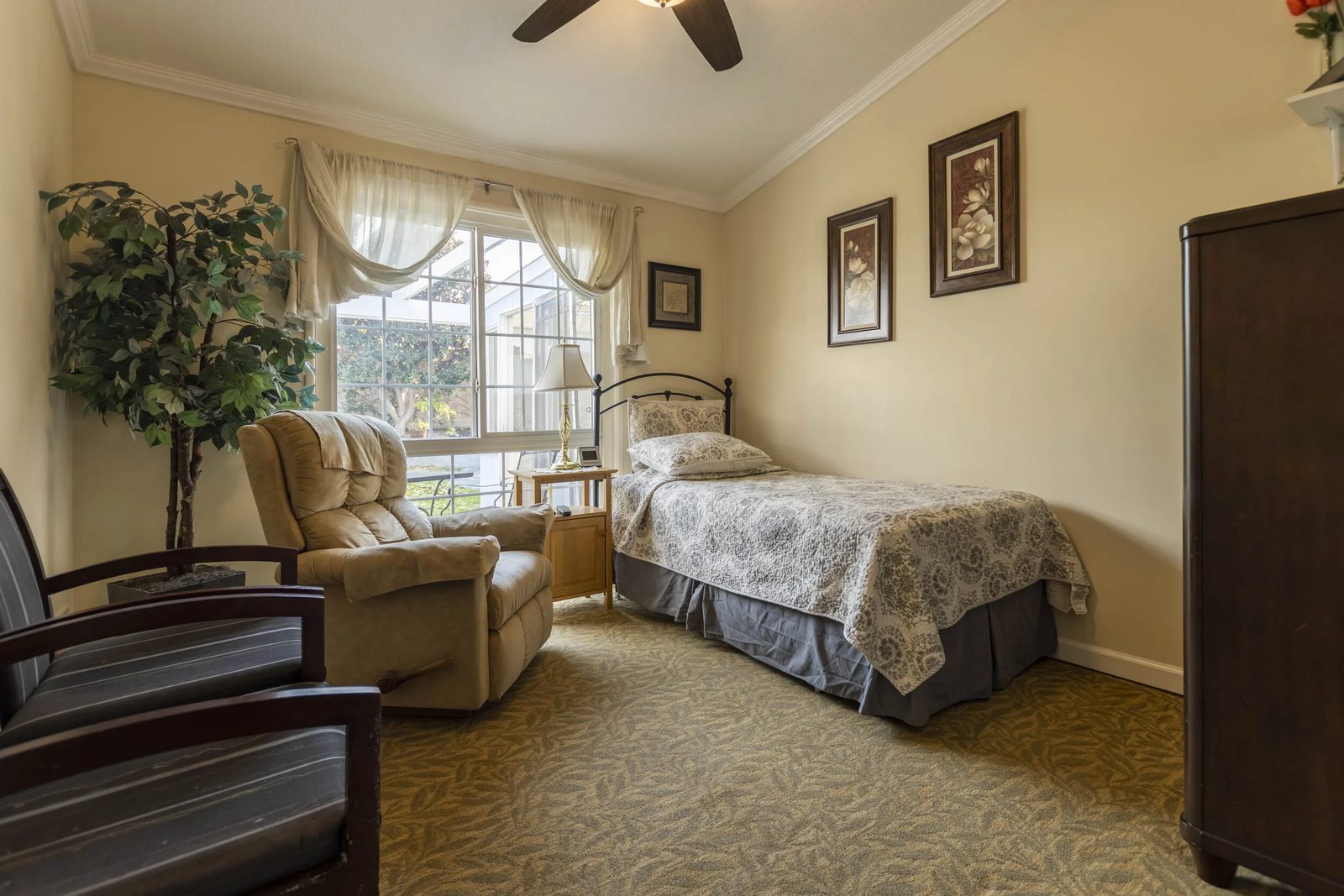 Crown Manor at Paseo Grande photo 2