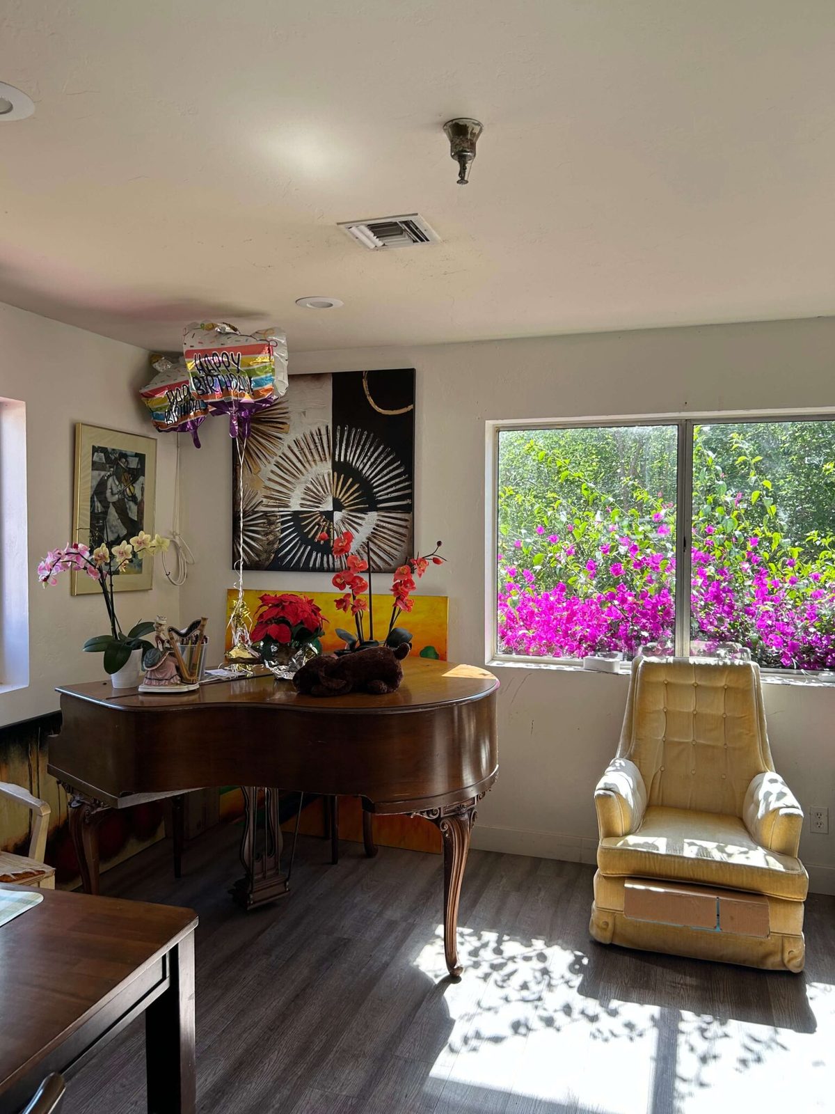 Huntington Manor photo 4