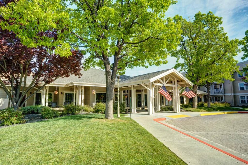 The Oaks at Inglewood Assisted Living photo 3