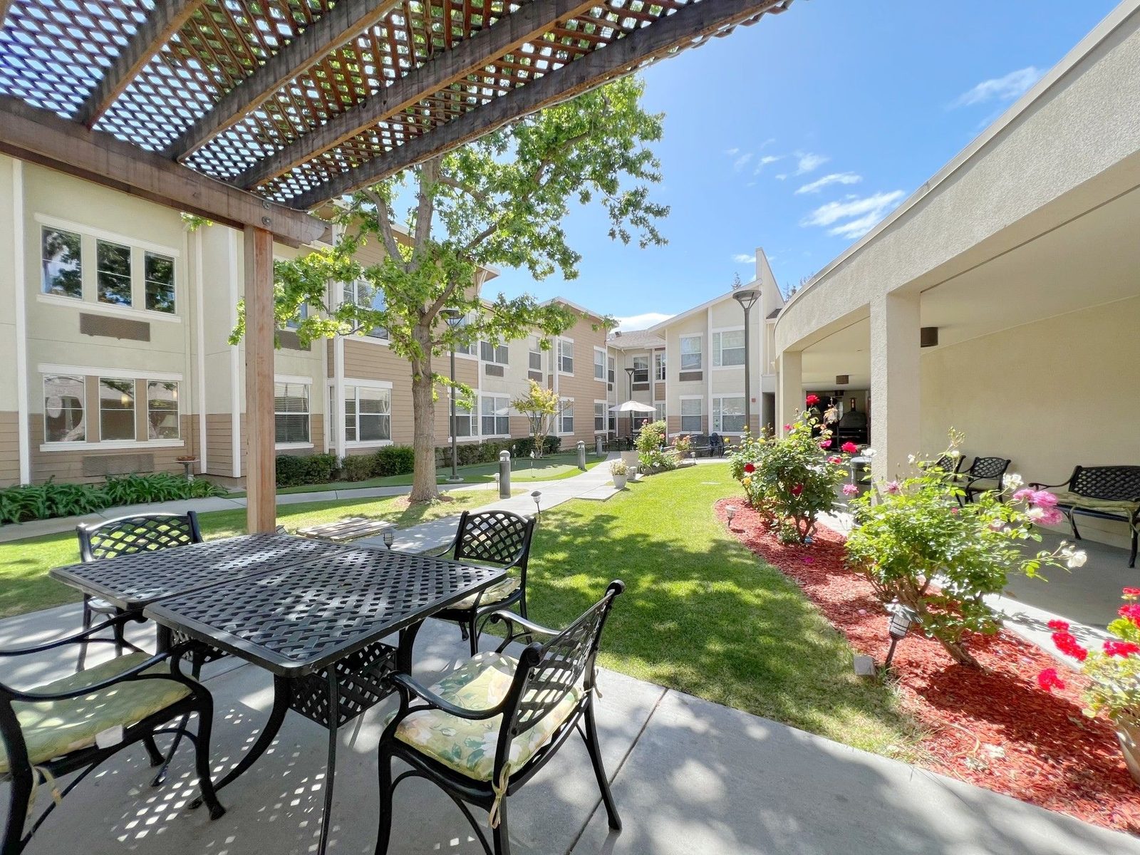 Pacific Gardens photo 2