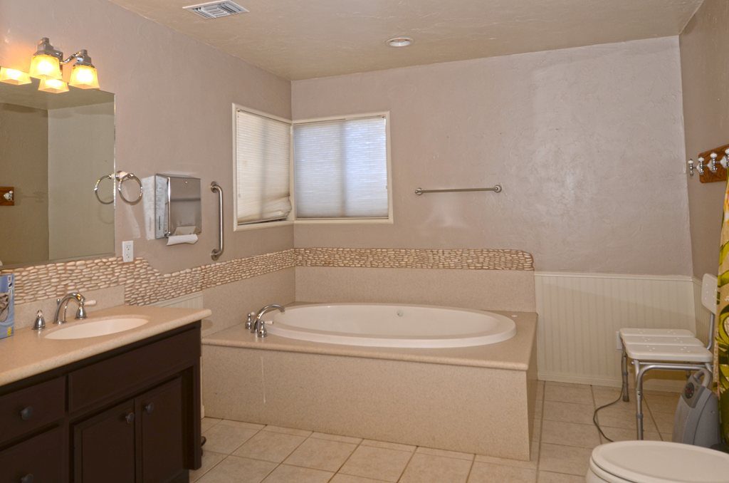 Ramona Senior Lodge Assisted Living photo 2